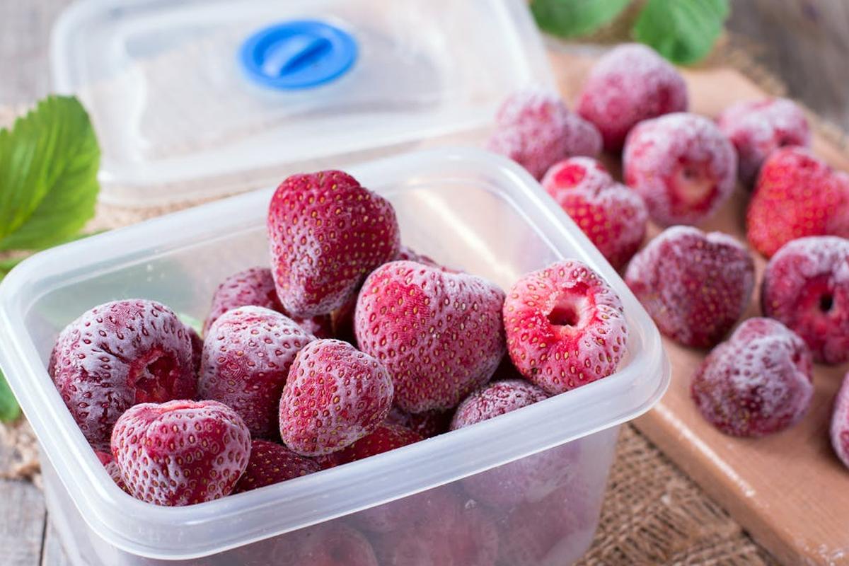 L&rsquo;astuce secrète des professionnels pour congeler vos fraises sans qu&rsquo;elles s&rsquo;abîment